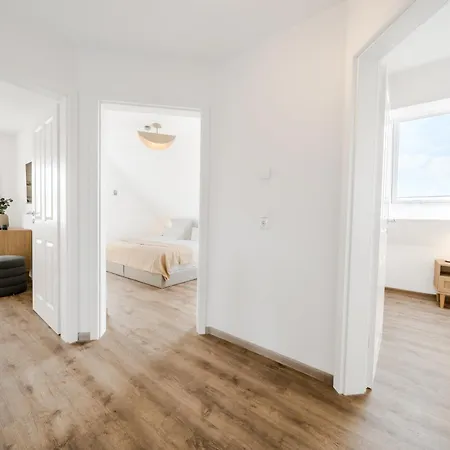 Kuesten Haus Grachtenwinkel Direkte Wasserlage, 2 Terrassen, 106qm, Neubaugebiet Feriehus Greetsiel