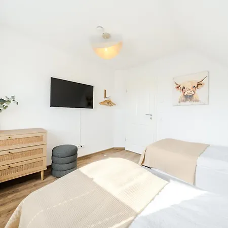 Feriehus Kuesten Haus Grachtenwinkel Direkte Wasserlage, 2 Terrassen, 106qm, Neubaugebiet