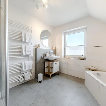 Kuesten Haus Grachtenwinkel Direkte Wasserlage, 2 Terrassen, 106qm, Neubaugebiet 펜션