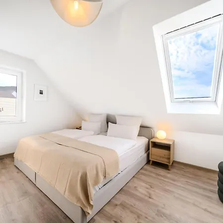 Haus Grachtenwinkel Direkte Wasserlage, 2 Terrassen, 106qm, Neubaugebiet Greetsiel