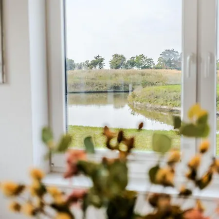 Feriehus Kuesten Haus Grachtenwinkel Direkte Wasserlage, 2 Terrassen, 106qm, Neubaugebiet