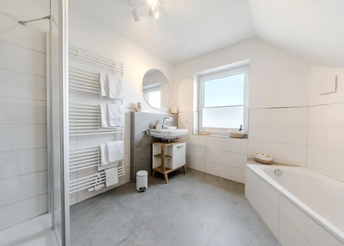Kuesten Haus Grachtenwinkel Direkte Wasserlage, 2 Terrassen, 106qm, Neubaugebiet Dom wakacyjny
