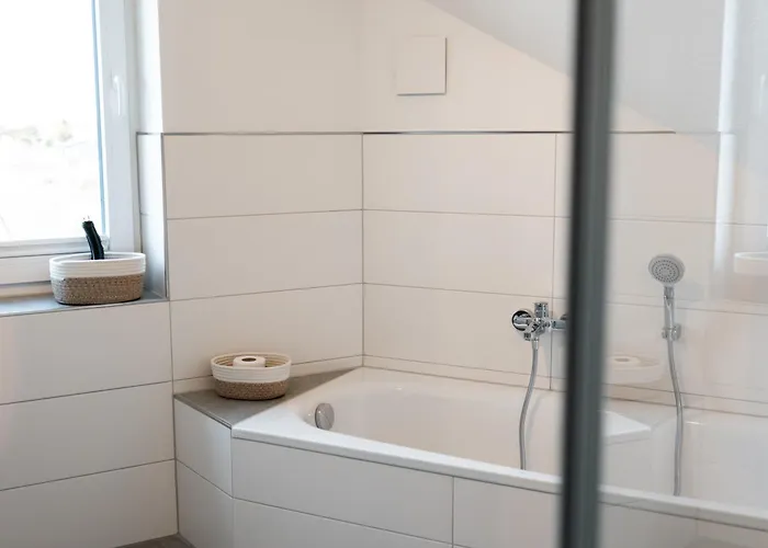 Dom wakacyjny Kuesten Haus Grachtenwinkel Direkte Wasserlage, 2 Terrassen, 106qm, Neubaugebiet